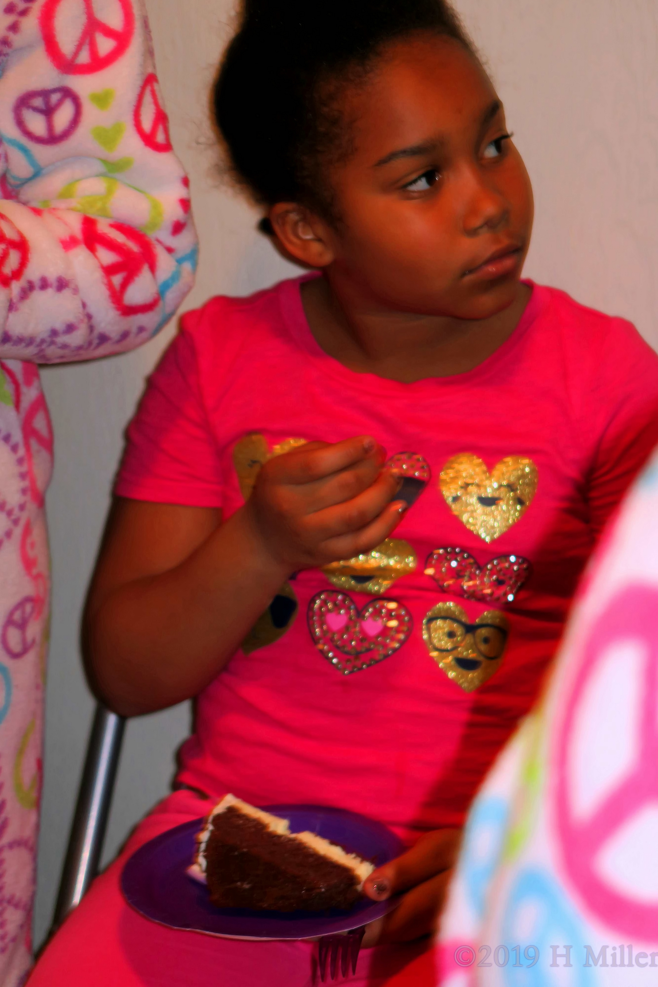 Party Guest Enjoy A Piece Of Birthday Cake 4 Party Guest Enjoy A Piece Of Birthday Cake 4