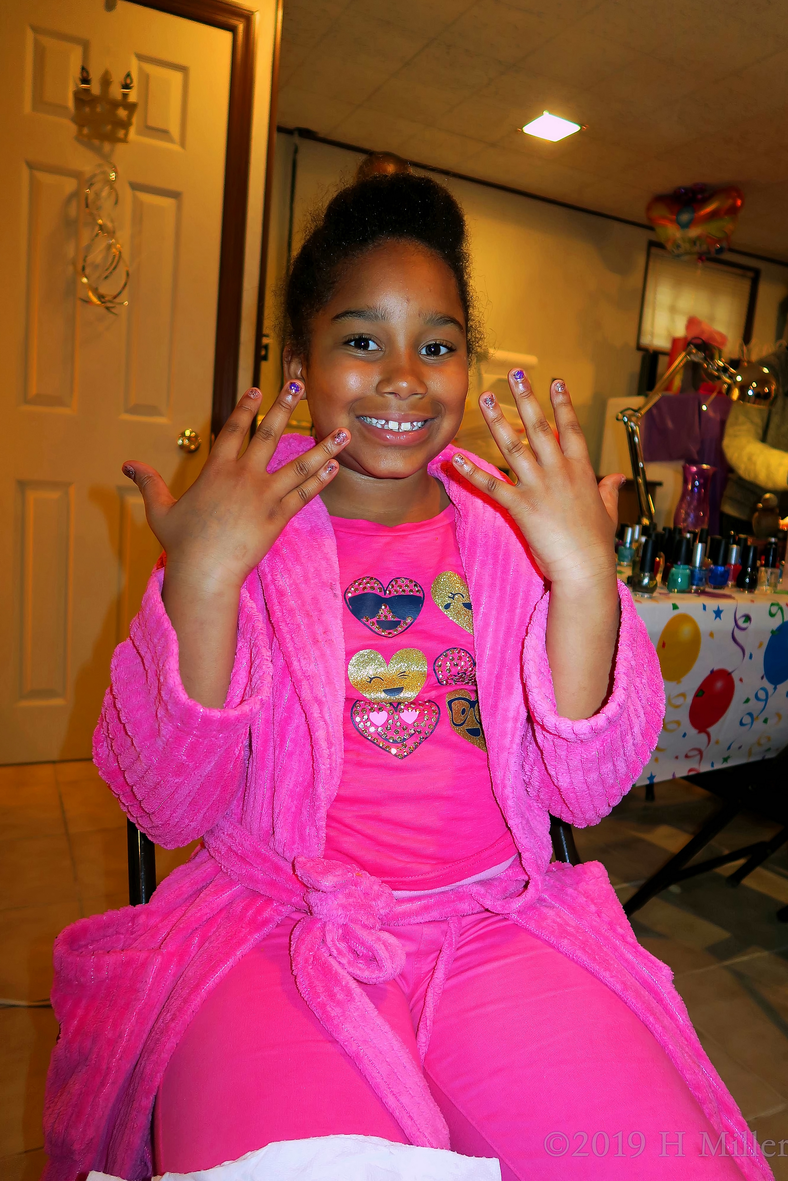 Showing Off Her Kids Mini Mani Design Showing Off Her Kids Mini Mani Design