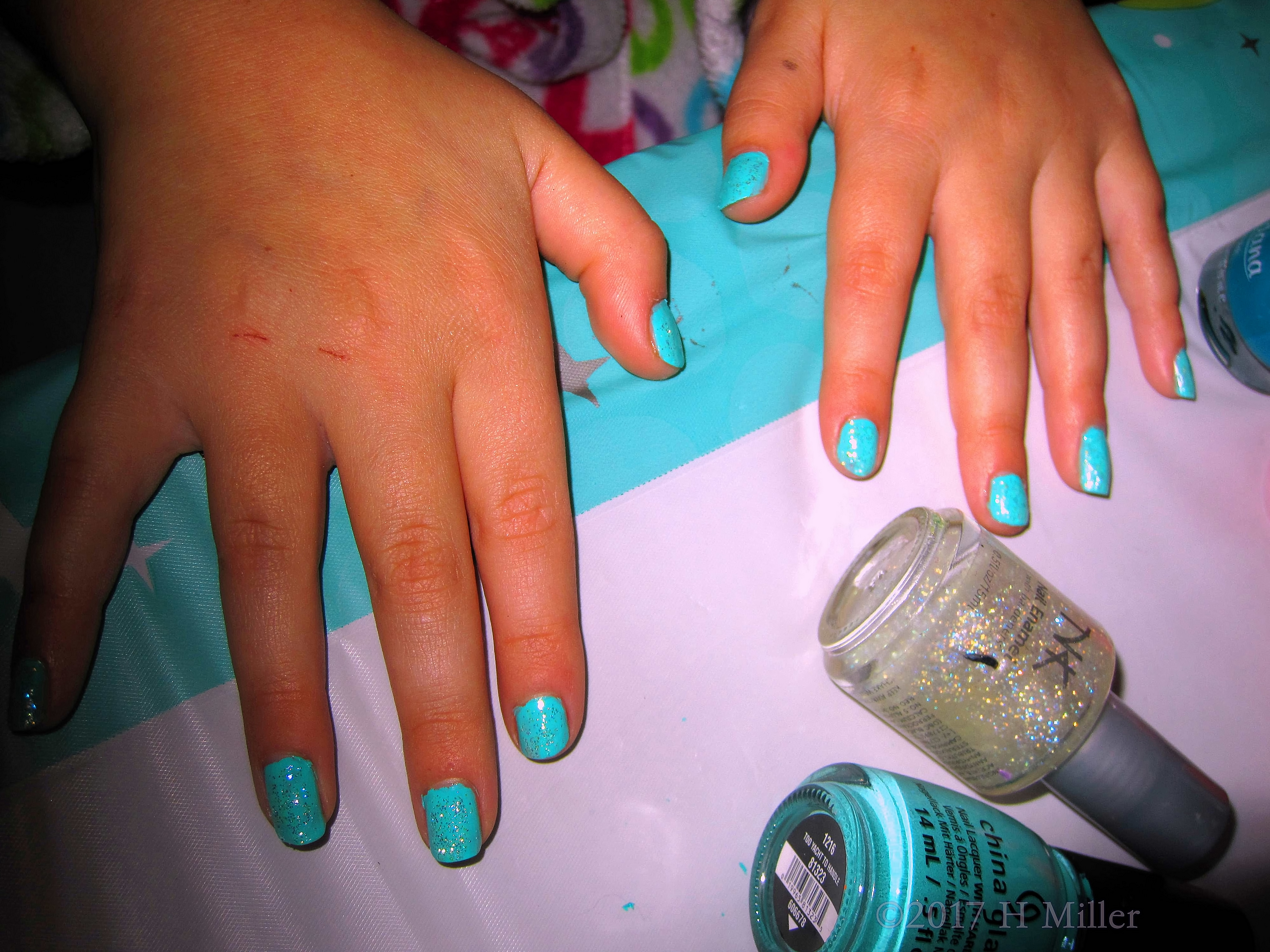 Cute Blue Girls Mini Manicure Cute Blue Girls Mini Manicure