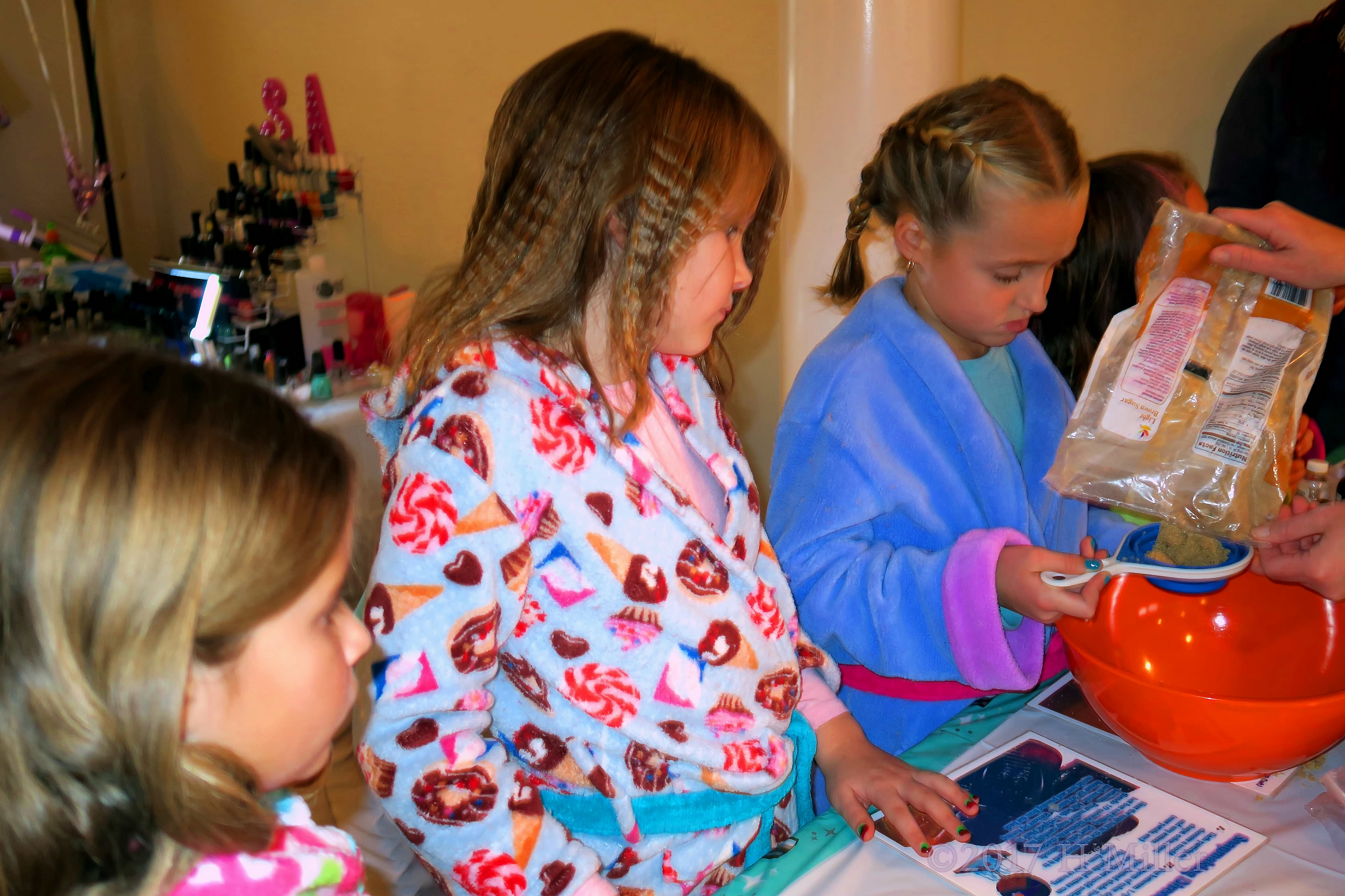 Having Fun At The Kids Spa Making Awesome Kids Crafts! Having Fun At The Kids Spa Making Awesome Kids Crafts!