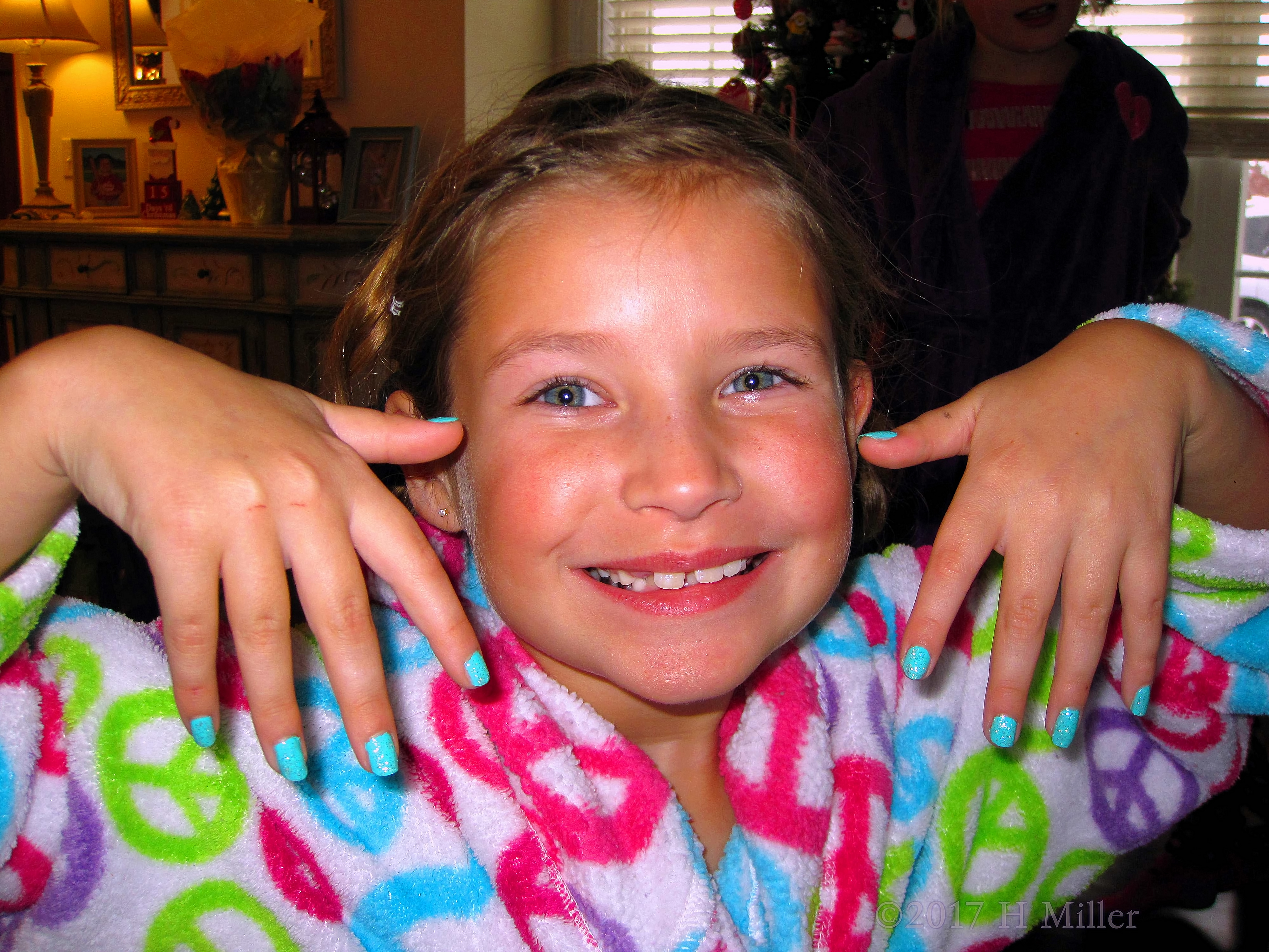 She LOVES Her Home Spa Manicure!