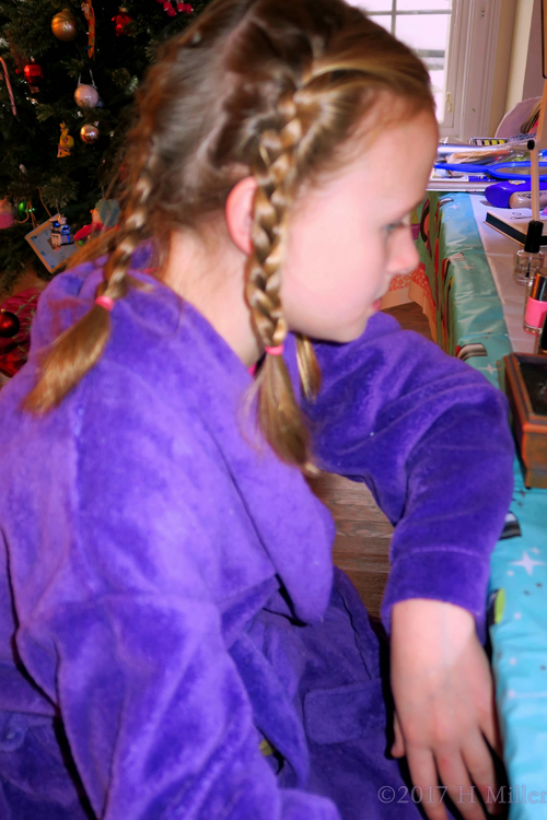 Watching While She Gets Her Mini Mani Watching While She Gets Her Mini Mani