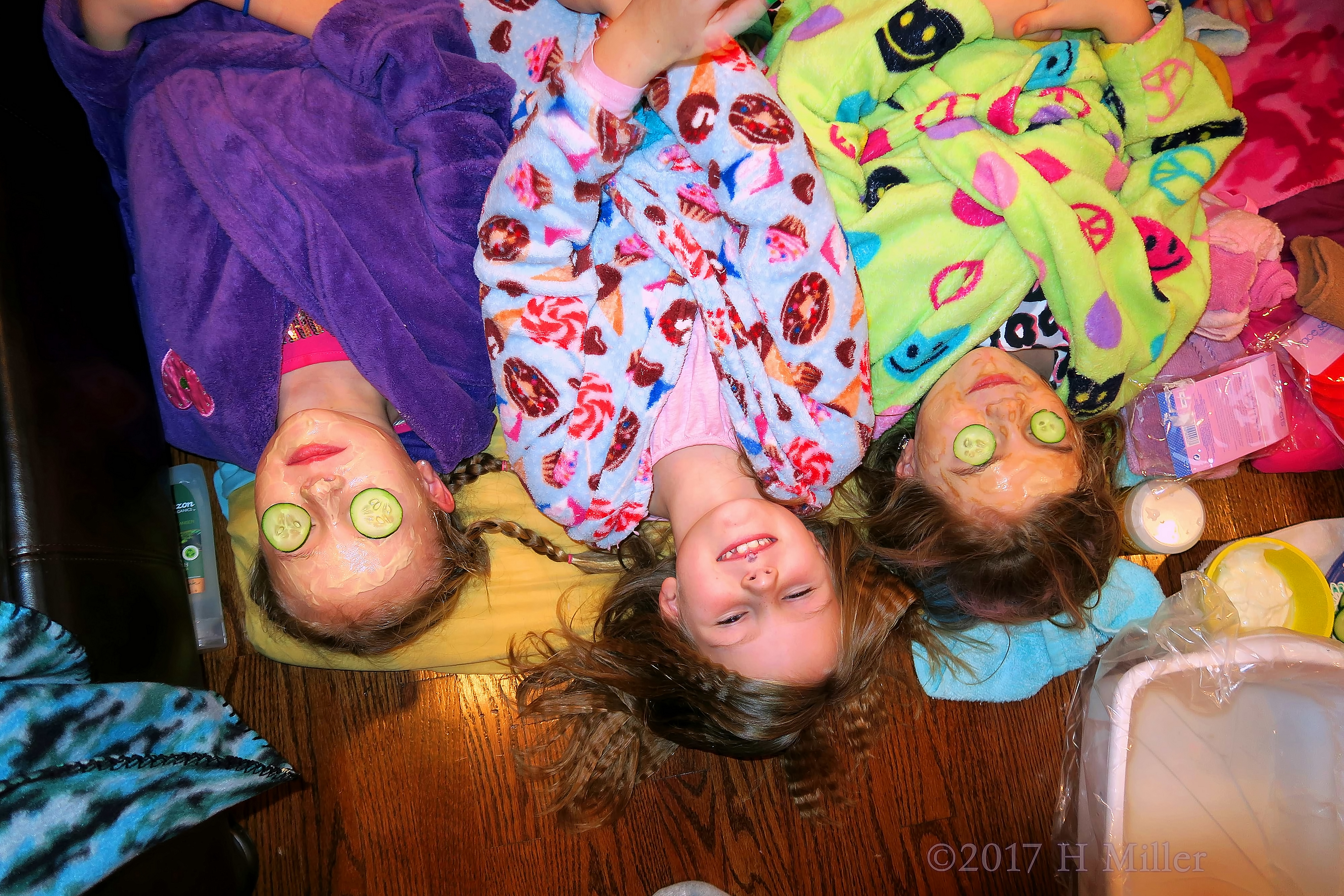 Fun Kids Facials With Friends! Fun Kids Facials With Friends!