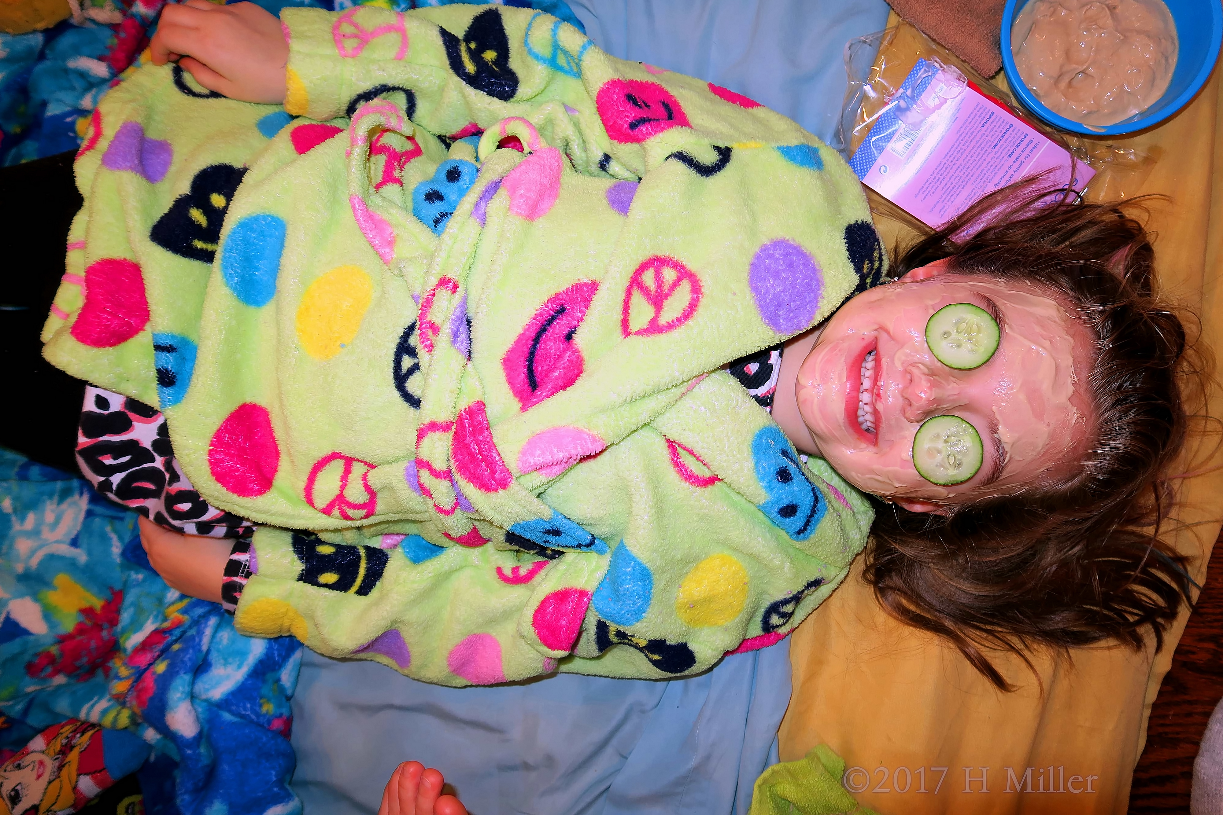 Having Tons Of Fun During Facials For Kids! Having Tons Of Fun During Facials For Kids!