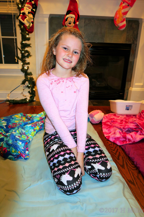 She's Having An Awesome Time At The Home Spa For Girls! She's Having An Awesome Time At The Home Spa For Girls!