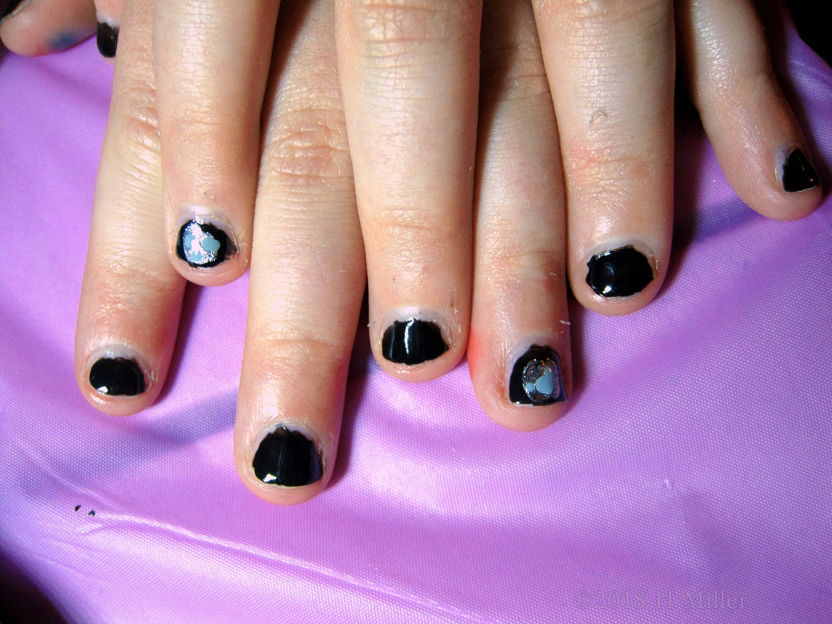 Black Polish With Glitter Circle Nail Design For The Kids Mani For This Spa Party Guest!
