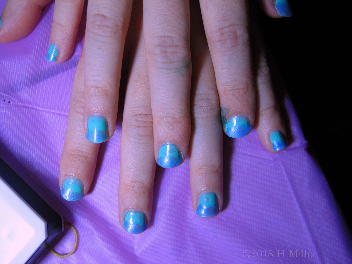 Shades Of Blue! Ombre Kids Manicure On Party Guest!