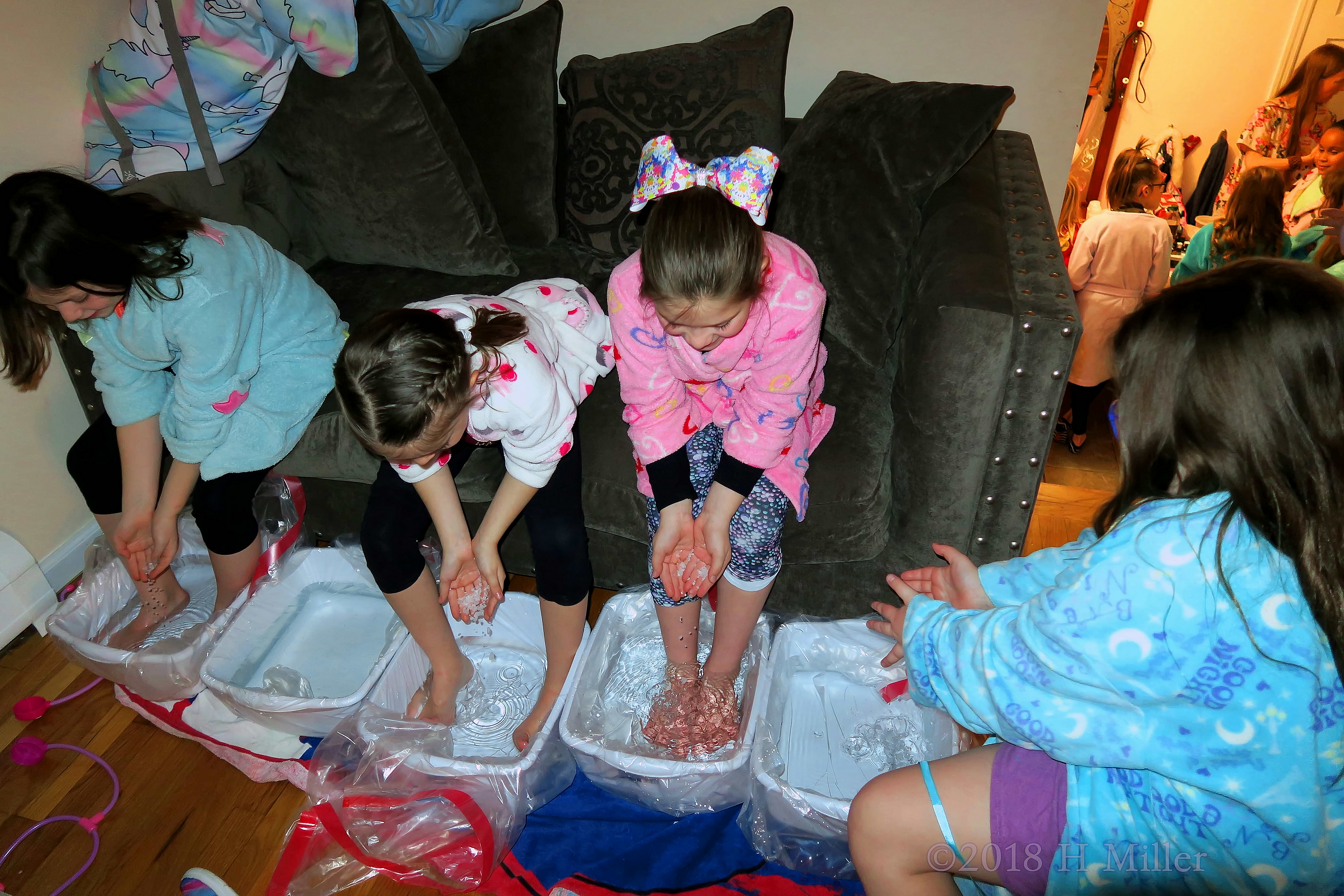 Bending For Bath Salts! Girls Release Bath Salt Into Kids Pedi! Bending For Bath Salts! Girls Release Bath Salt Into Kids Pedi!