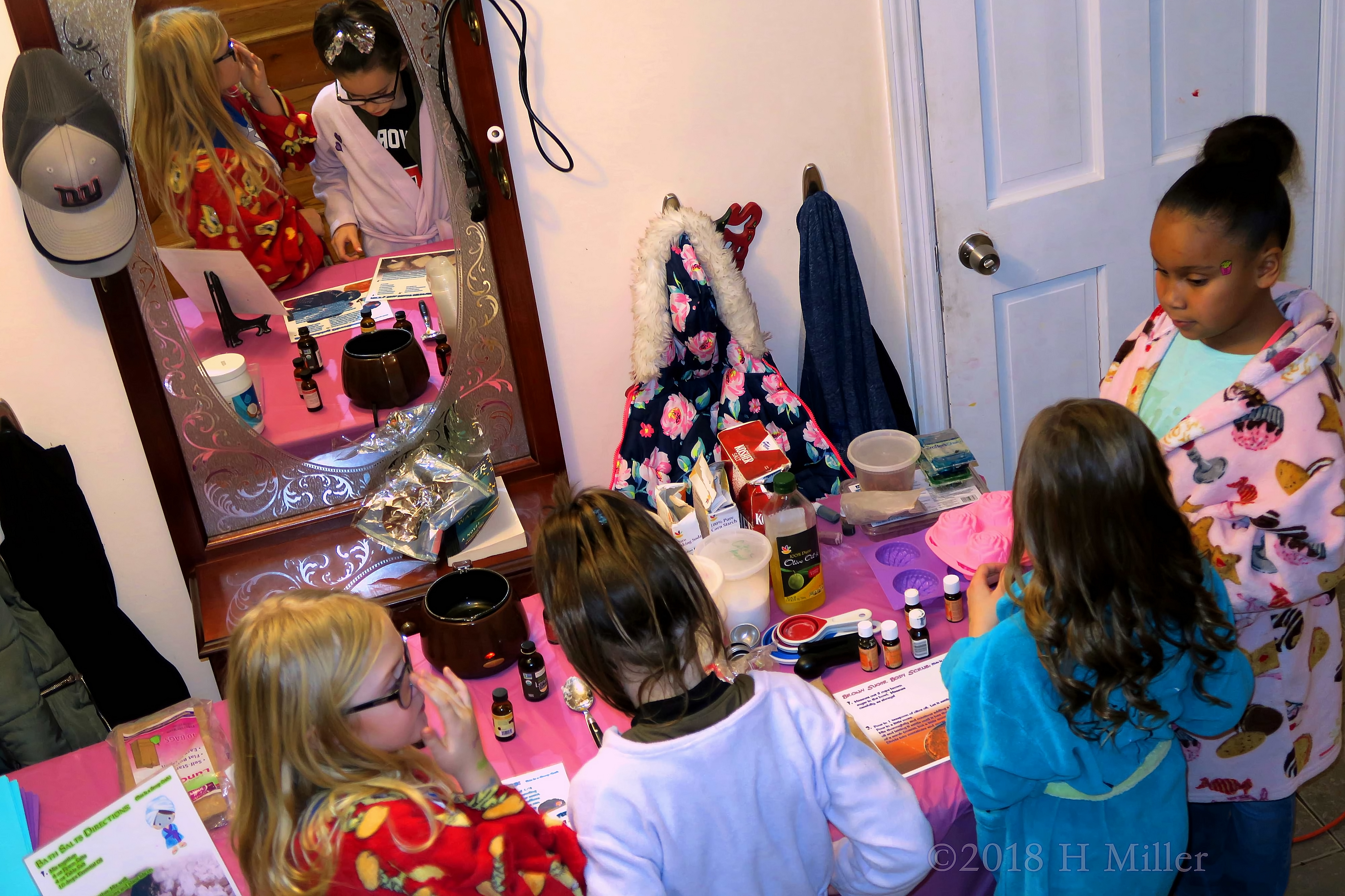 Cozy And Crafting! Party Guests Do Kids Crafts! Cozy And Crafting! Party Guests Do Kids Crafts!