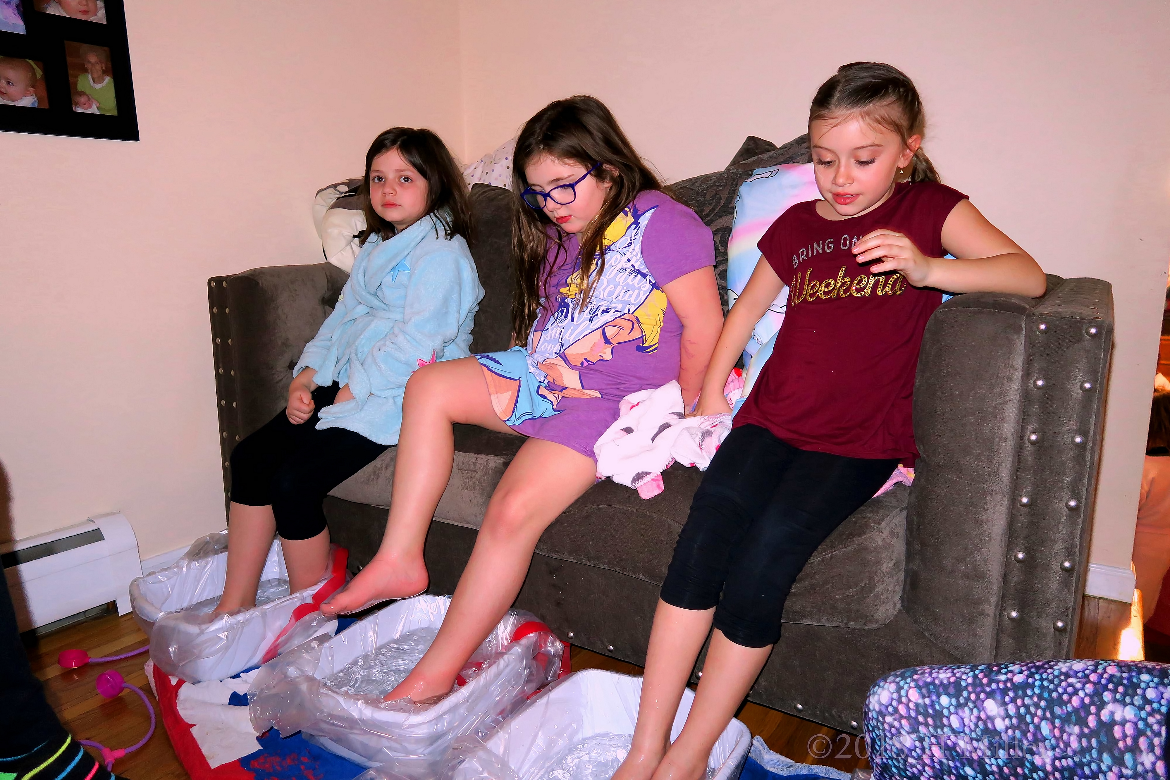 Starting In Slowly! Party Guests Dip In The Water For Kids Pedicures! Starting In Slowly! Party Guests Dip In The Water For Kids Pedicures!