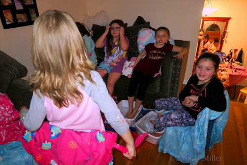 Group Hangs! Soaking During Kids Pedi And Chatting! Group Hangs! Soaking During Kids Pedi And Chatting!