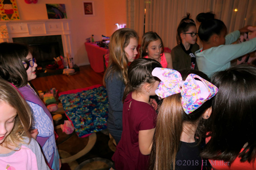 Kids Spa Party Guests Pick Out Kids Spa Robes! Kids Spa Party Guests Pick Out Kids Spa Robes!