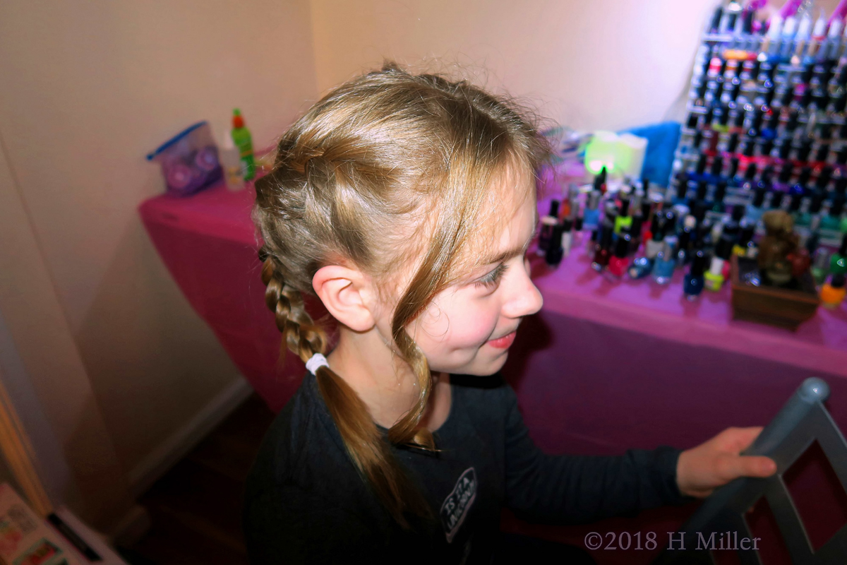 Back In Braids! Party Guest Gets Cute Kids Hairstyle!
