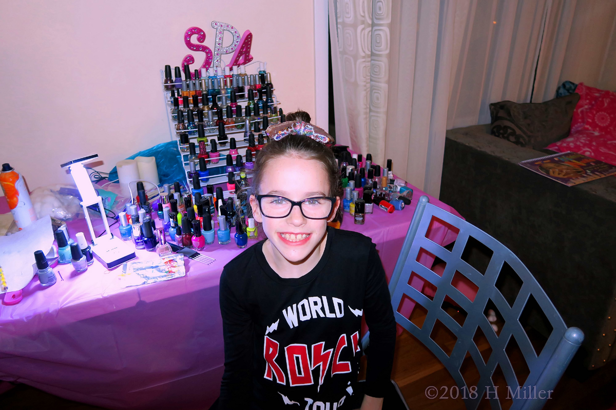Smiles And Spa Time! Kids Spa Party Guest Poses After Kids Hairstyle! 
