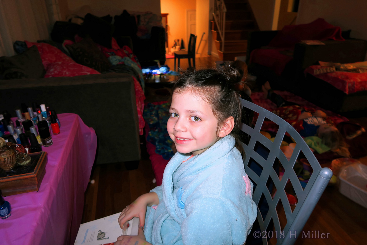 Space Buns And Smiles! Party Guest Shows Off Her New Kids Hairstyle! 