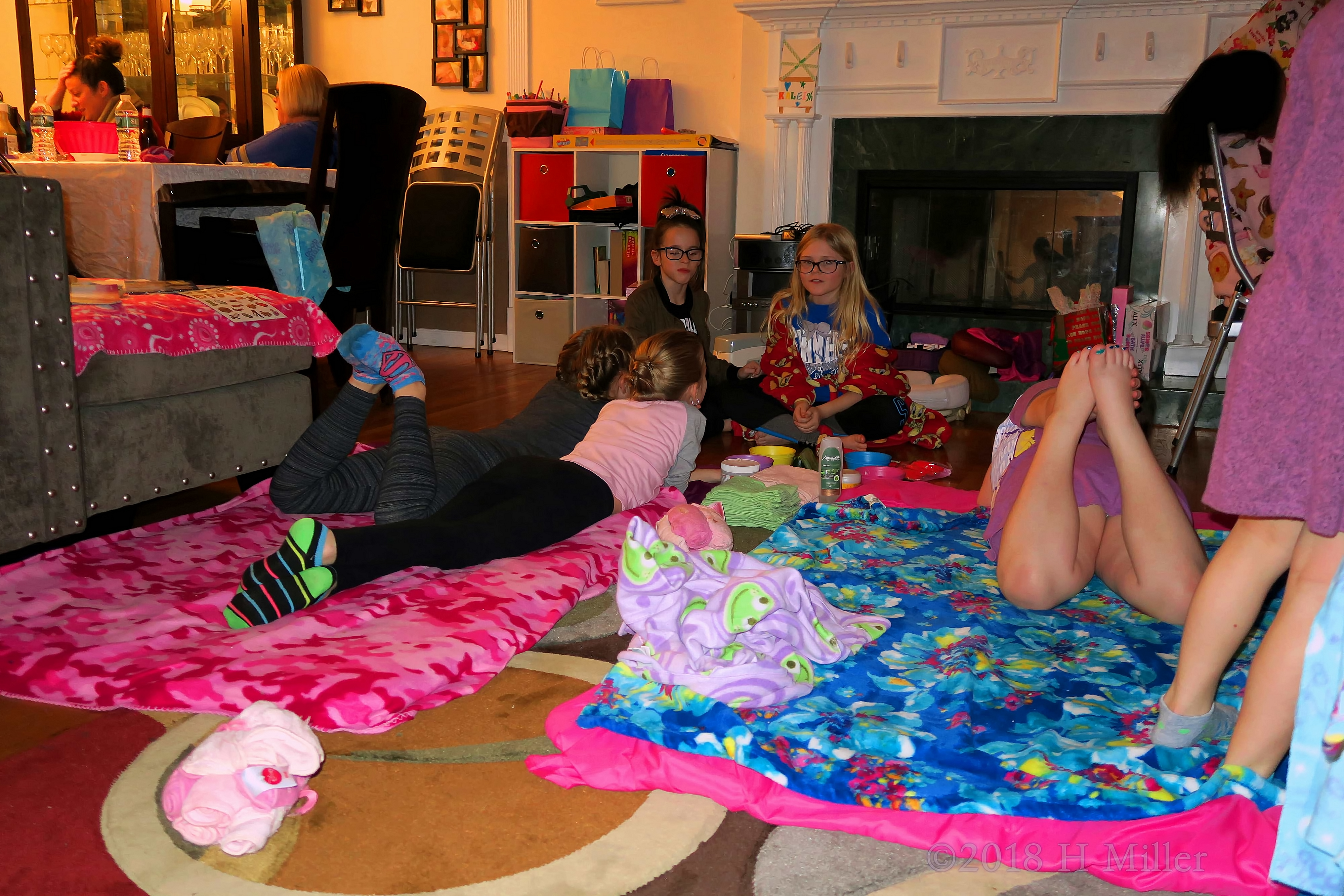 Girl Chat! Party Guests Enjoying The Spa For Kids! Girl Chat! Party Guests Enjoying The Spa For Kids!