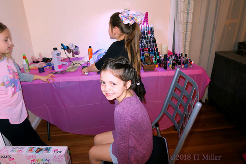 Bows And Braids! Party Guests Get Kids Hairstyles