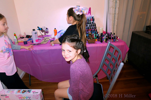 Bows And Braids! Party Guests Get Kids Hairstyles Bows And Braids! Party Guests Get Kids Hairstyles