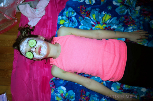 Curls And Comfort! Party Guest Poses With Kids Facial!
