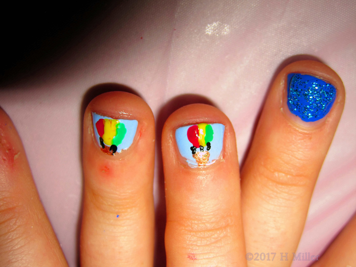 Can You See The Tiny Hot Air Balloons Kids Nail Design On This Girls Mini Manicure! 