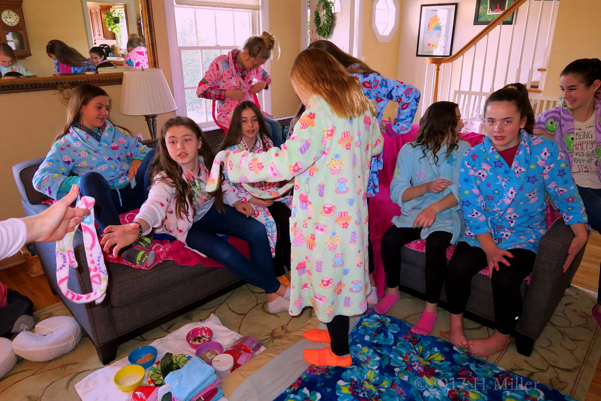 Everyone Is Trying On Their Spa Robes For The Kids Spa! 