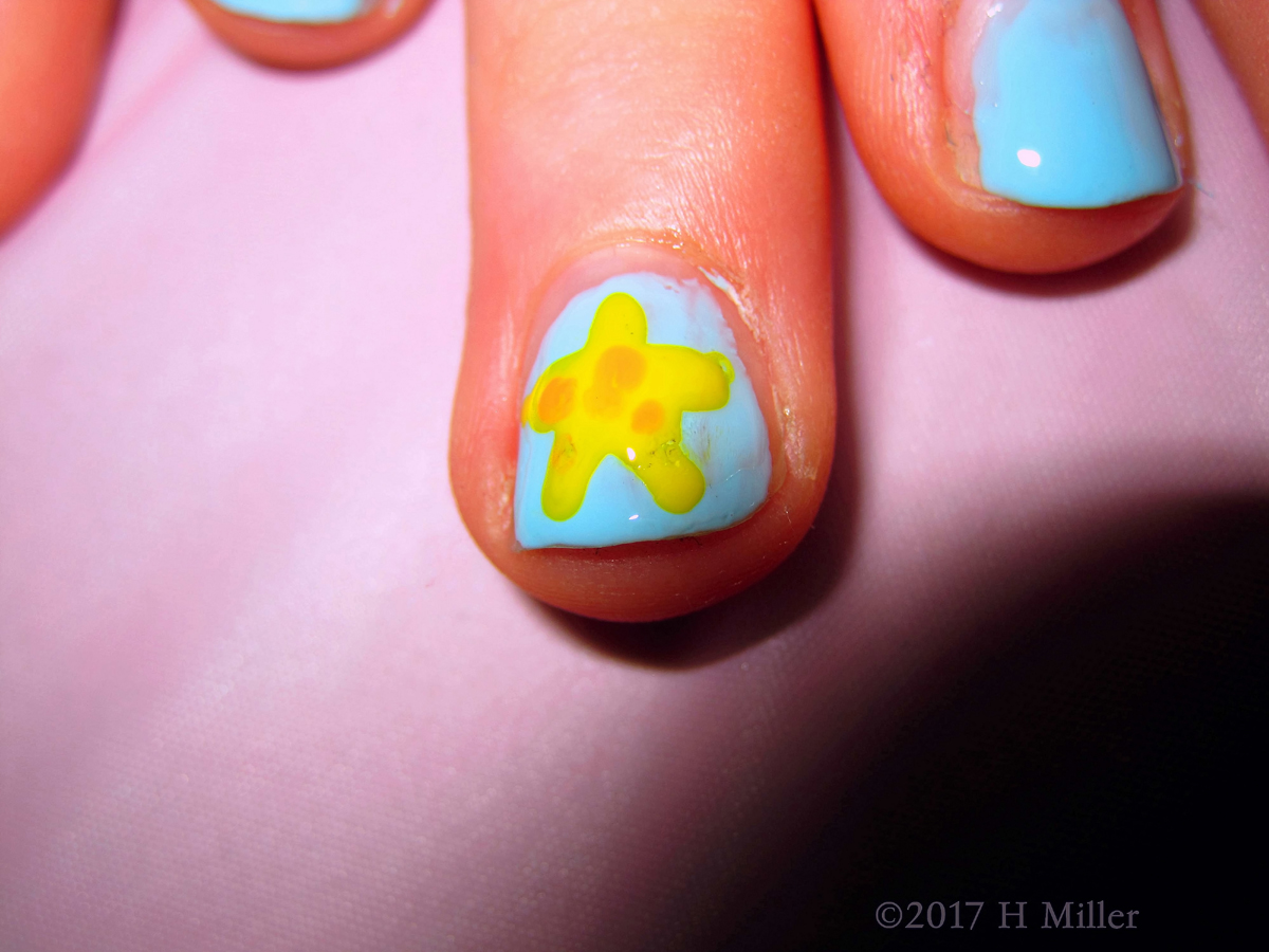 Hello Starfish! Cool Kids Nail Art On This Girls Manicure! 