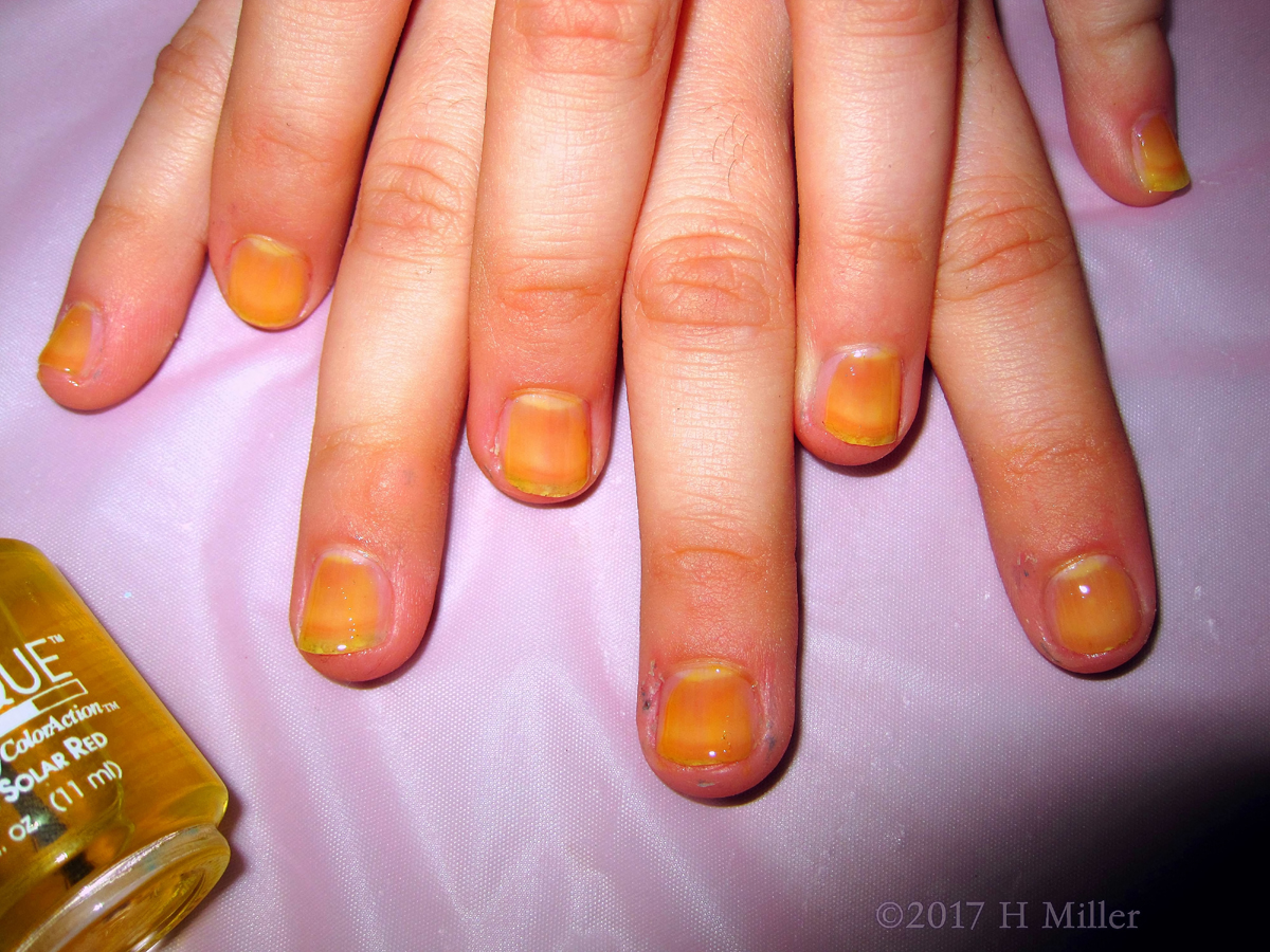 How Beautiful This Simple Sunshine Activated Manicure For Girls Is! 