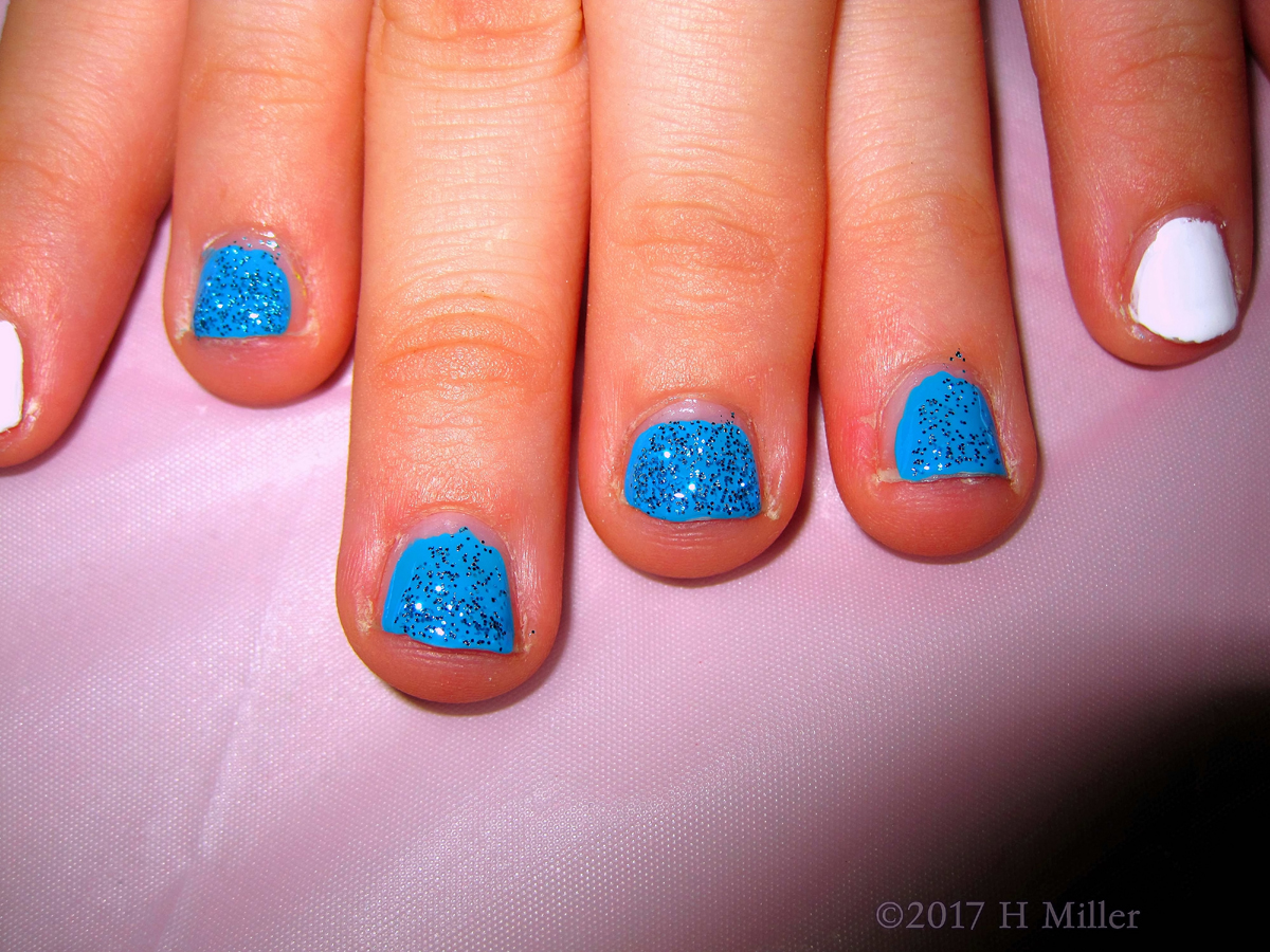 Pretty Blue Kids Manicure With White Accent Nail 