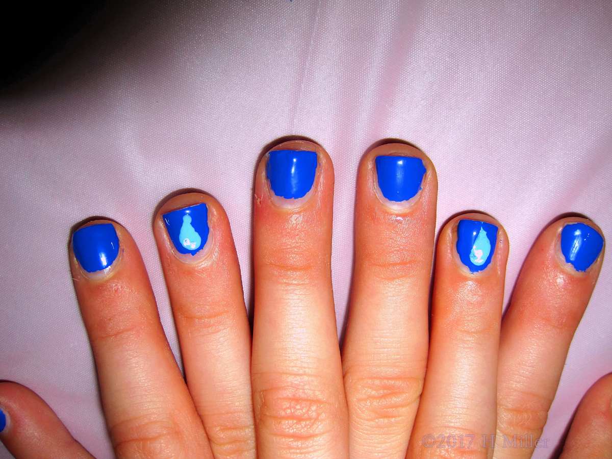 What A Bright Blue Kids Manicure With Teardrop Nail Art! 