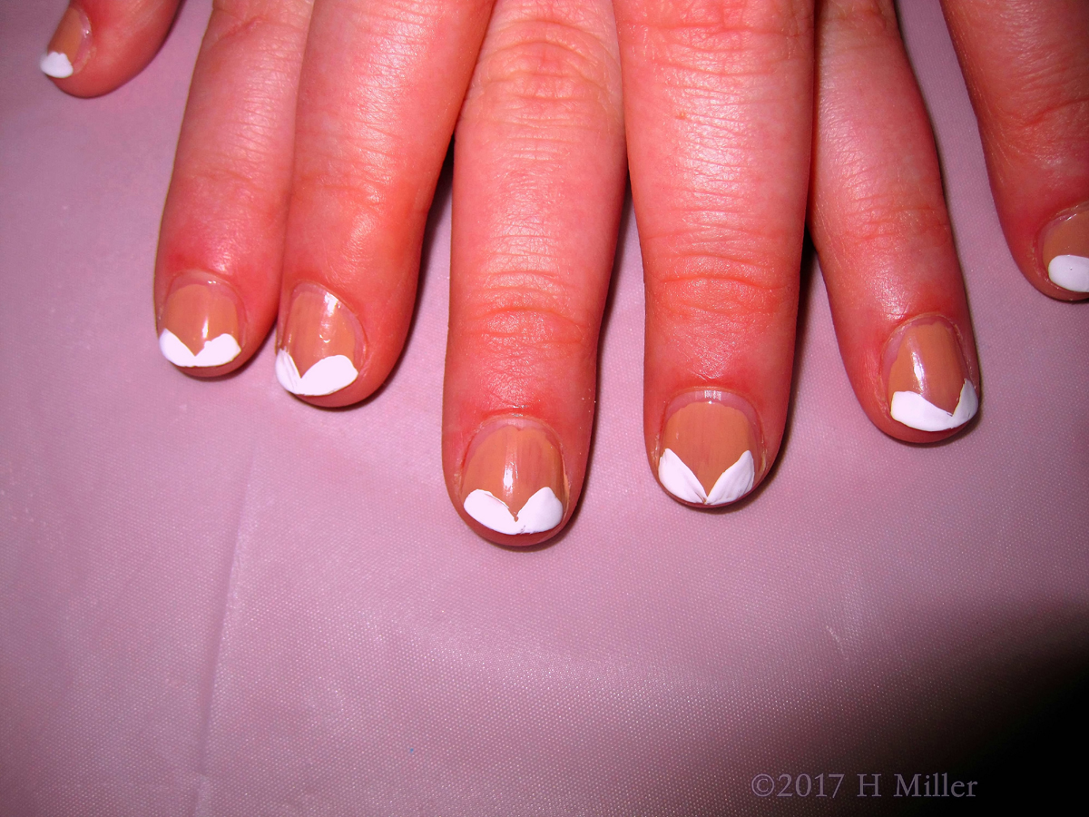 What A Cute French Manicure Nail Design! 
