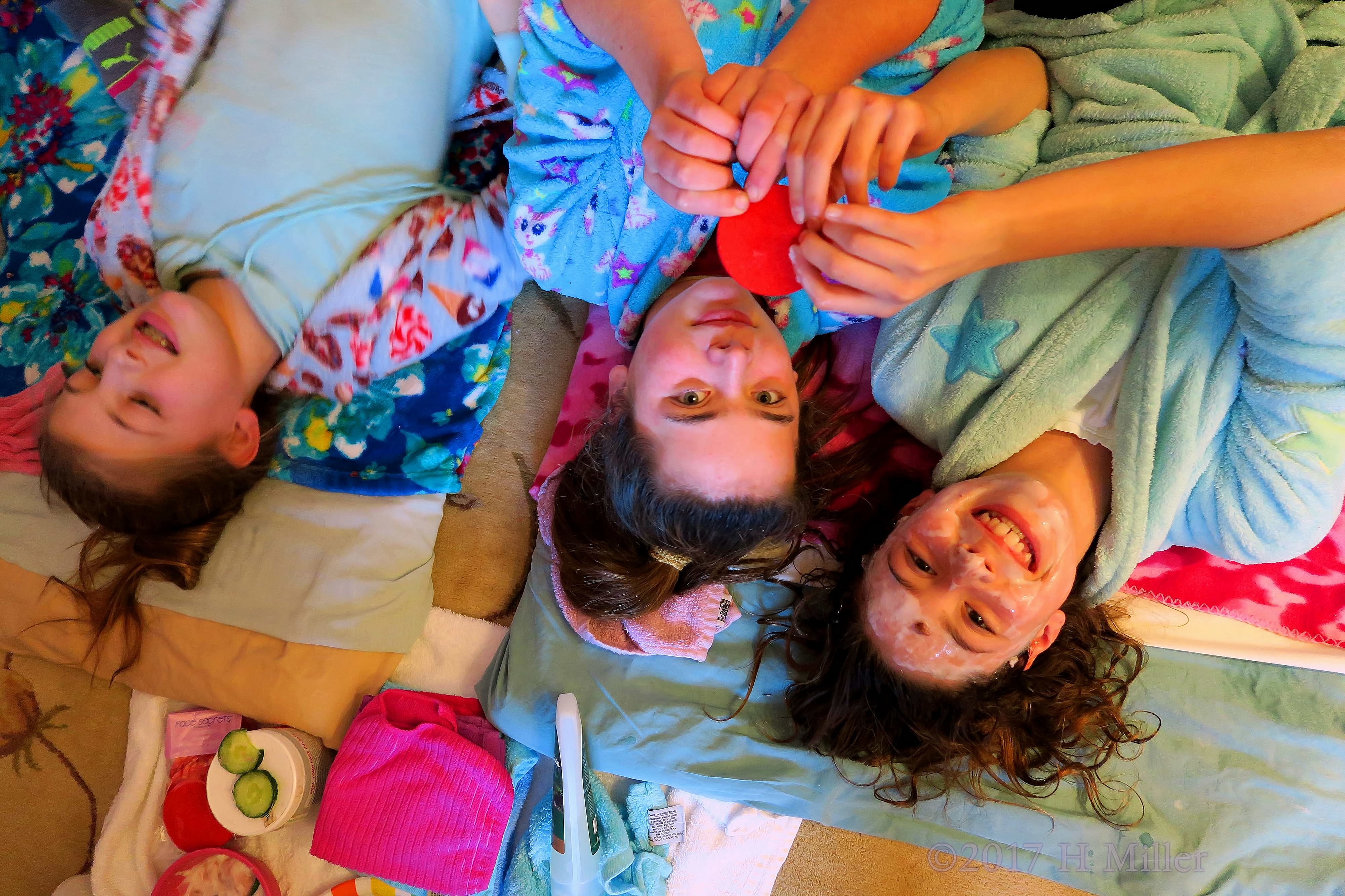 Friends Having Fun During Facials For Girls! 4 Friends Having Fun During Facials For Girls! 4