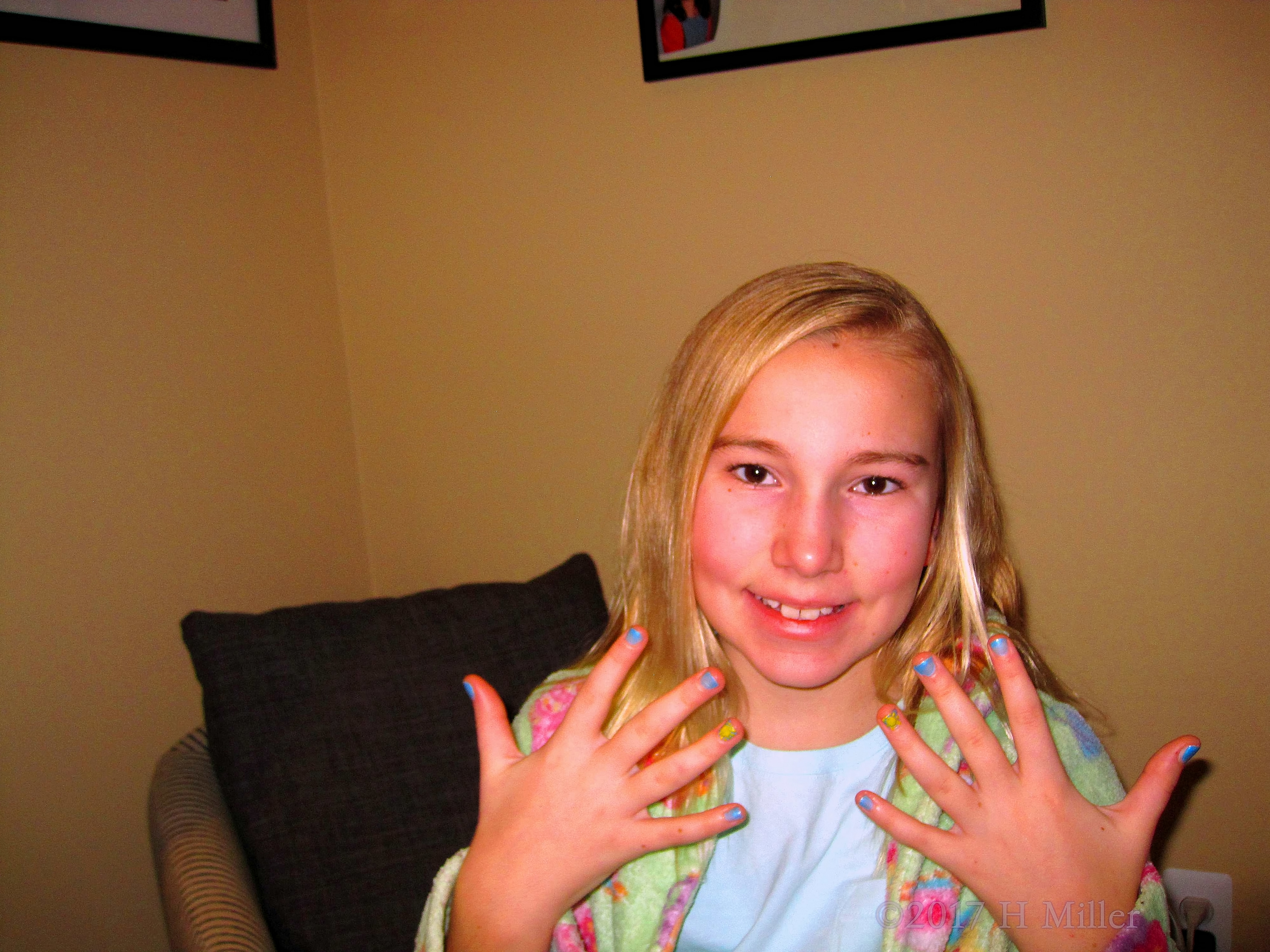 Look How Happy She Is With Her New Mini Mani! Look How Happy She Is With Her New Mini Mani!