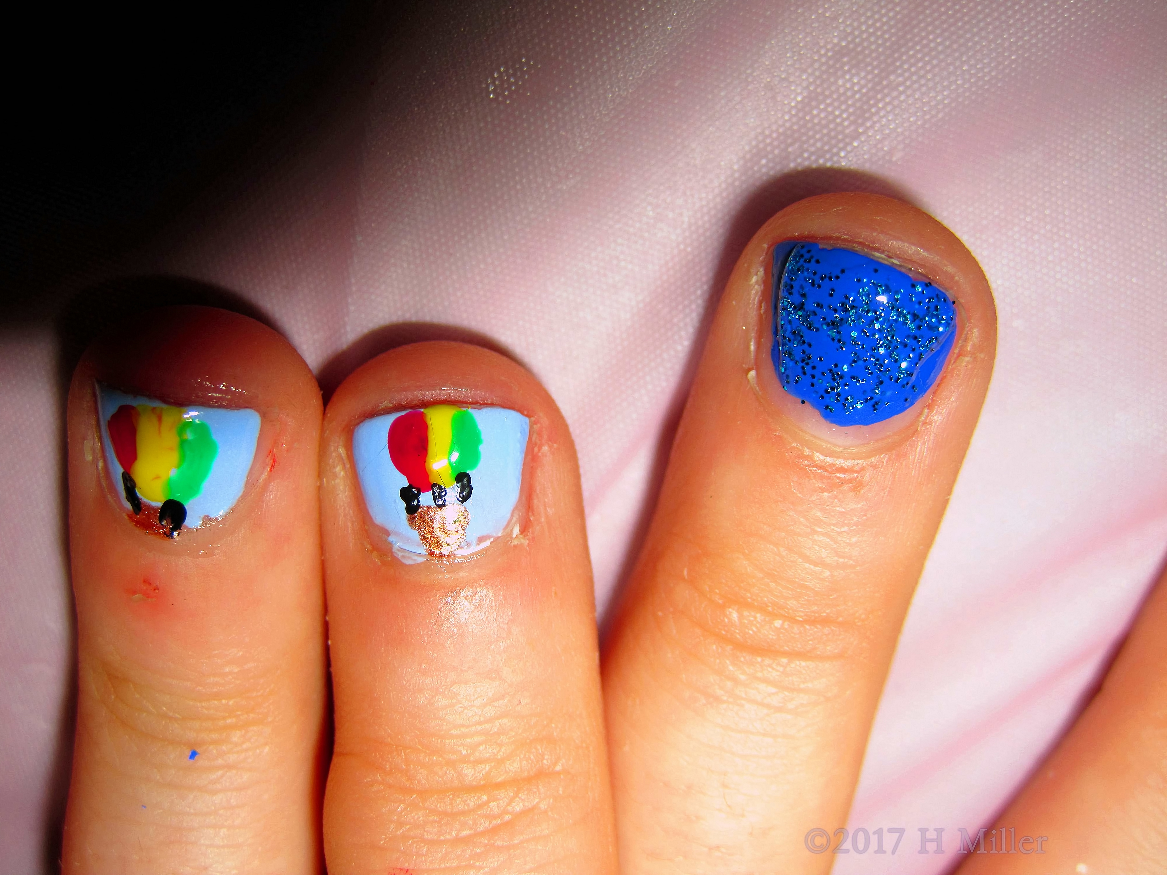 These Hot Air Balloon Nail Designs Are Really Cute These Hot Air Balloon Nail Designs Are Really Cute
