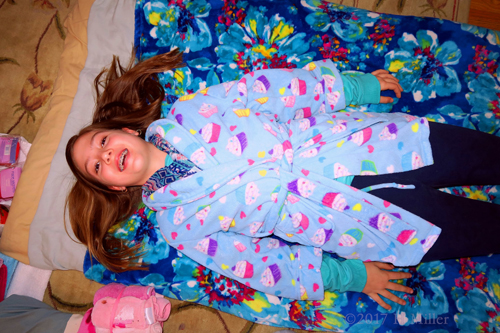 Happily Waiting For Her Girls Facial Time Happily Waiting For Her Girls Facial Time