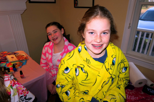 Happy Friends At The Kids Nail Art Area 