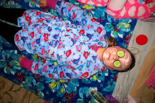 Healthy Girls Facial With Face Masque And Cucumbers On The Eyes! Healthy Girls Facial With Face Masque And Cucumbers On The Eyes!