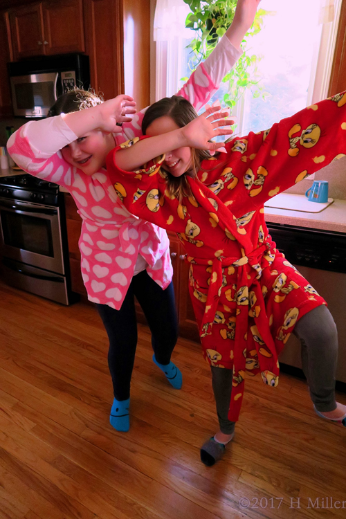 Hey Look At Us Chilling At The Spa For Girls! Hey Look At Us Chilling At The Spa For Girls!