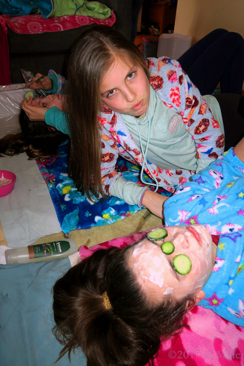 I Want To Have A Girls Facial Like Her! I Want To Have A Girls Facial Like Her!