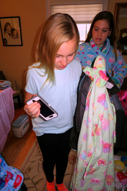 She Really Likes This Cupcake Printed Spa Robe She Really Likes This Cupcake Printed Spa Robe