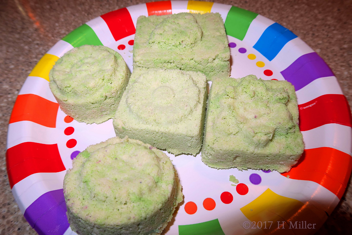A Close View Of The Fizzy Bath Bomb Challenge Kids Crafts! 1