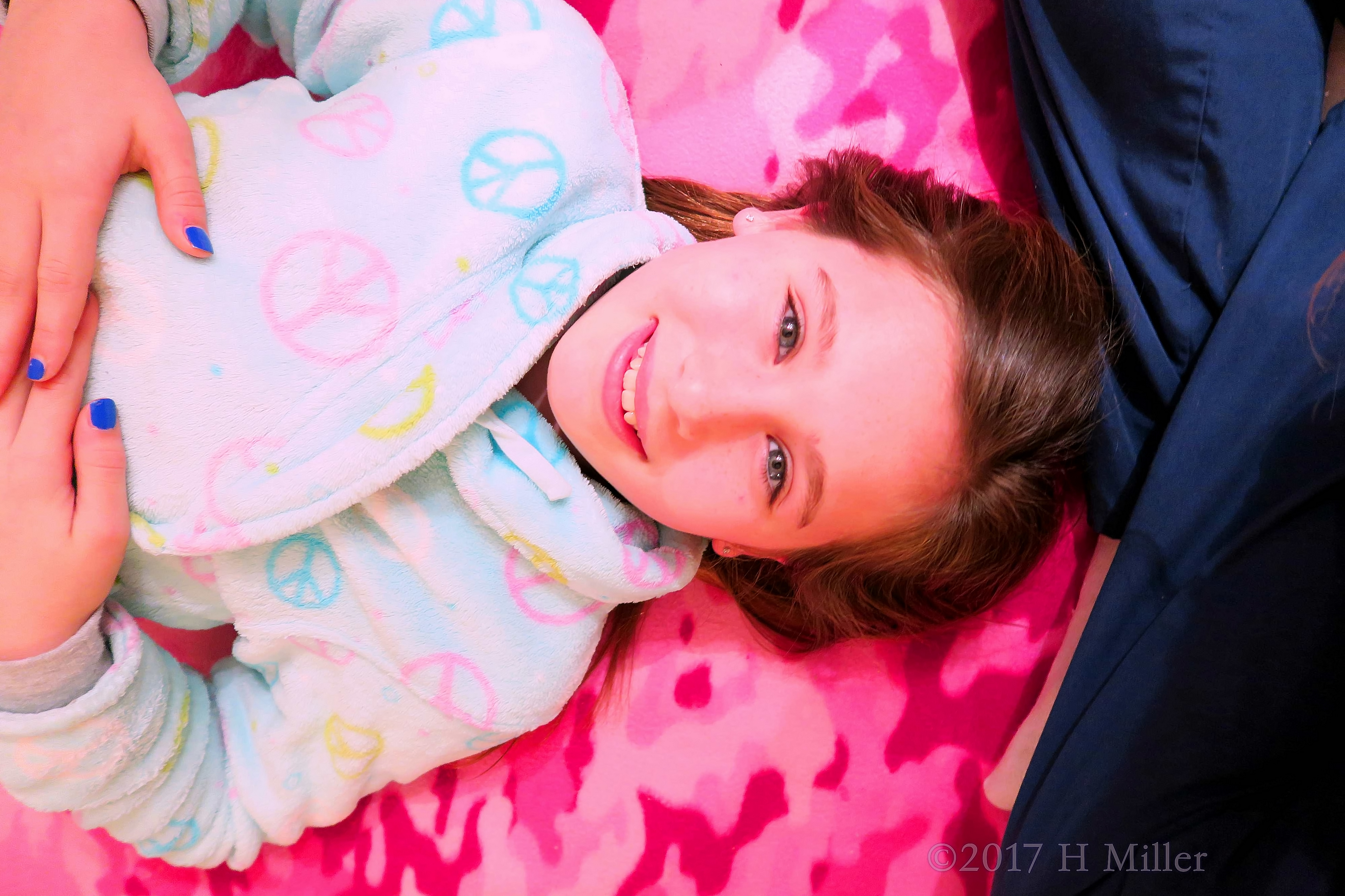 She Has Done Her Pretty Blue Kids Manicure, Now It's Time For Girls Facials! She Has Done Her Pretty Blue Kids Manicure, Now It's Time For Girls Facials!