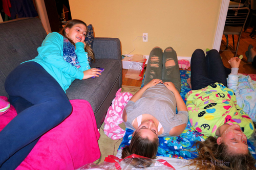 Guests Chit Chat In The Girls Facial Spa Treatment Area! Guests Chit Chat In The Girls Facial Spa Treatment Area!