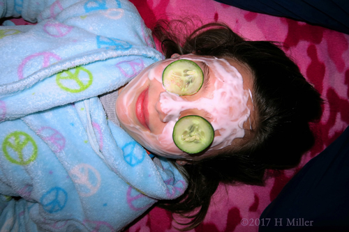 Now This Is What I Call Relaxing! Kids Facials At The Girls Spa!