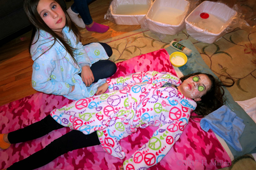 She Is Helping The Birthday Girl At The Kids Facial Area She Is Helping The Birthday Girl At The Kids Facial Area