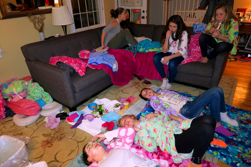 The Spa Party Is Fun With Three Friends Getting Facials For Kids Together The Spa Party Is Fun With Three Friends Getting Facials For Kids Together