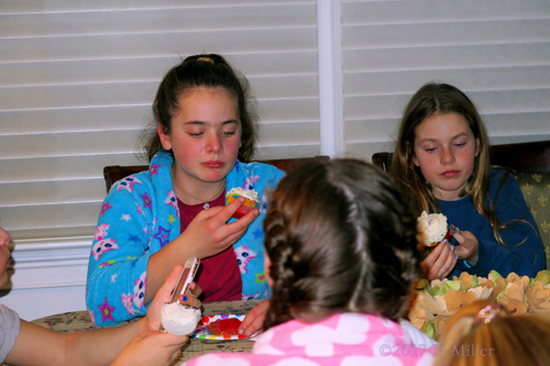 This Cupcake Looks Really Yummy! This Cupcake Looks Really Yummy!