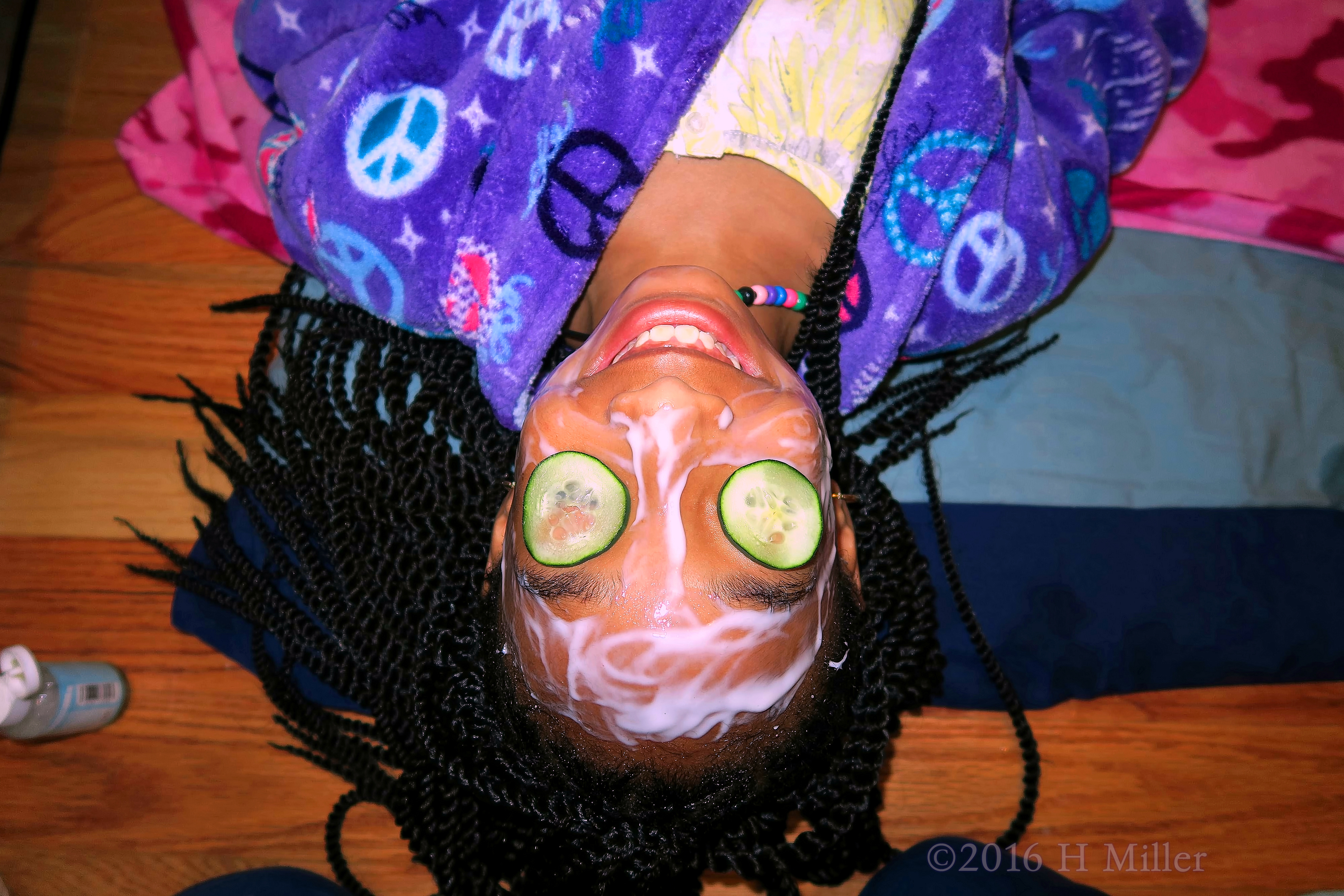 Another Smile During Facials For Girls! Another Smile During Facials For Girls!