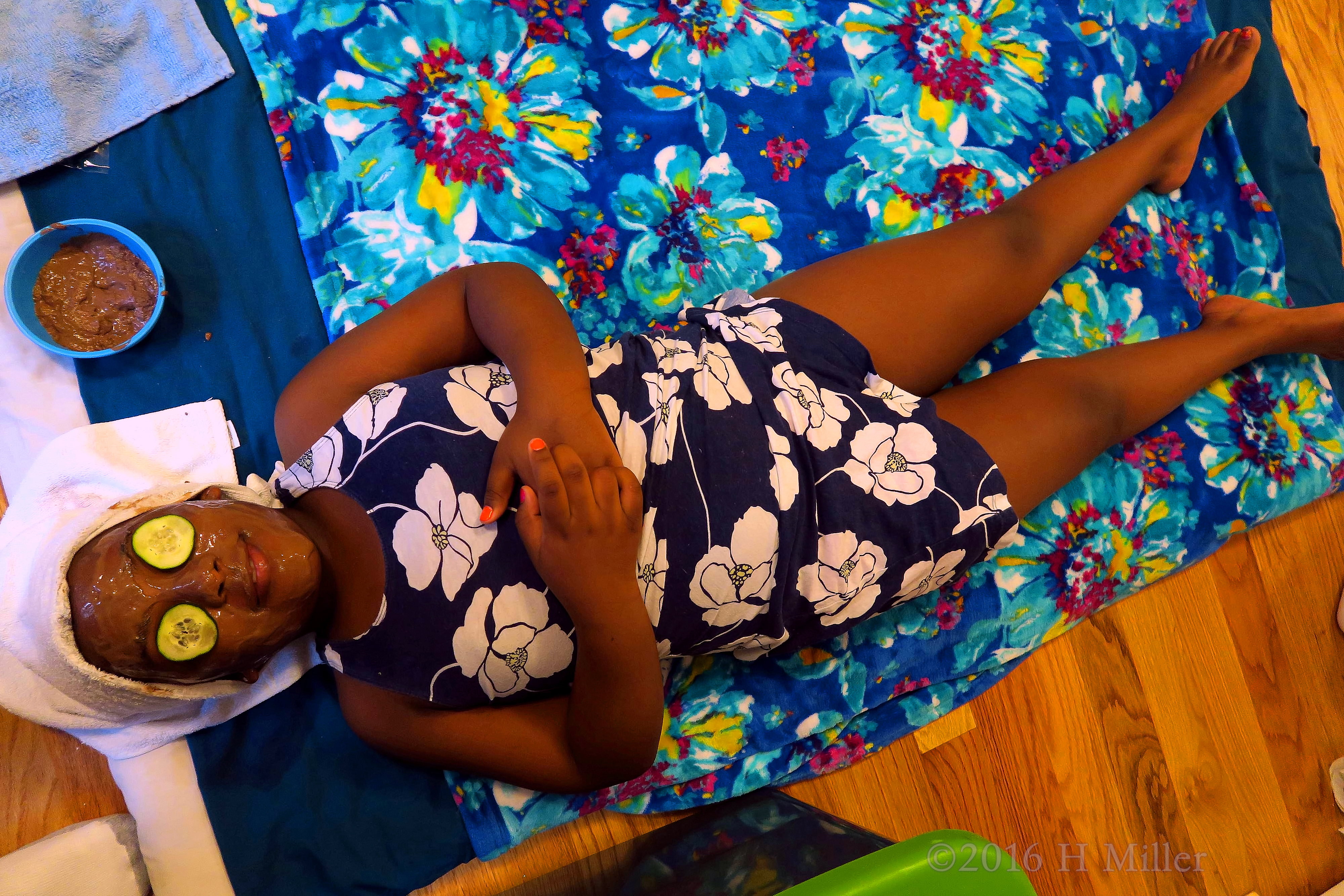 Having A Relaxing Happy Facial For Kids! Having A Relaxing Happy Facial For Kids!