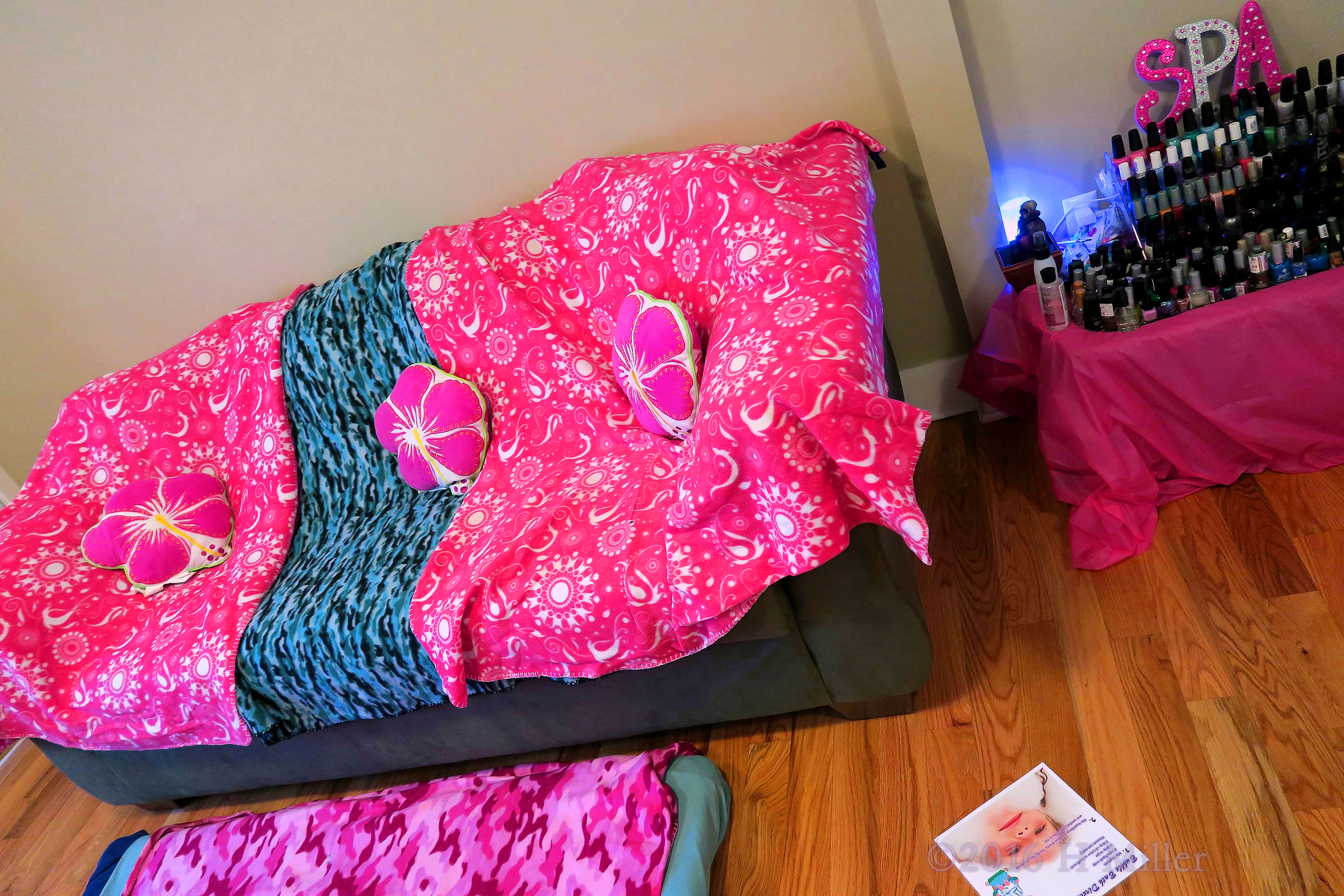 The Kids Spa Couch Looks Super Relaxing! The Kids Spa Couch Looks Super Relaxing!