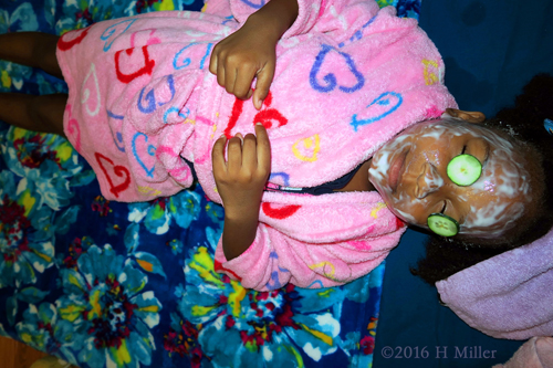 Her Cukes Are Sliding During Her Facial For Girls! Her Cukes Are Sliding During Her Facial For Girls!